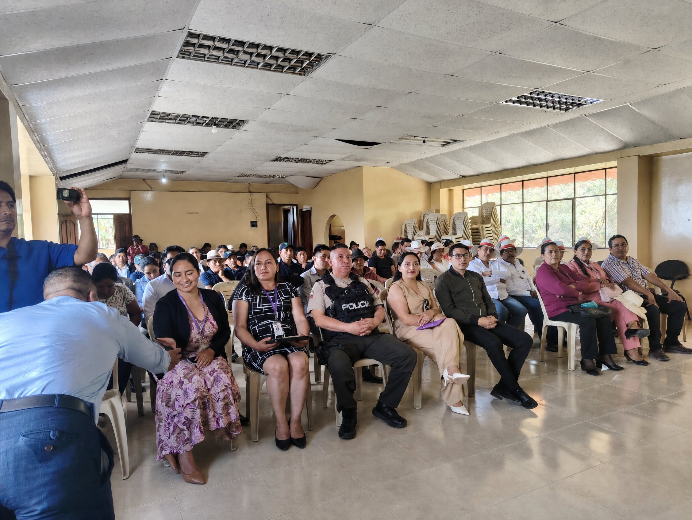 Reunión con autoridades y comunidad